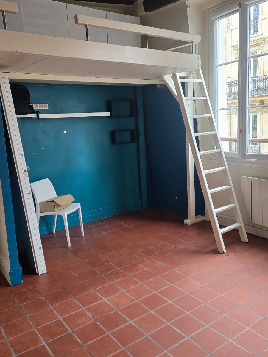 Pièce vidée et nettoyée, tomettes propres