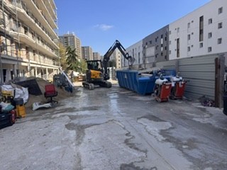 Allée du chantier dégagée et nettoyée